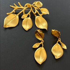 Vintage Gem-Craft matte gold tone branching leaves brooch and clip earrings set